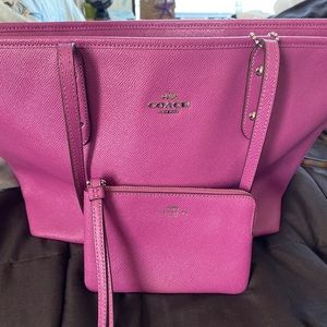 Coach purse and wristlet